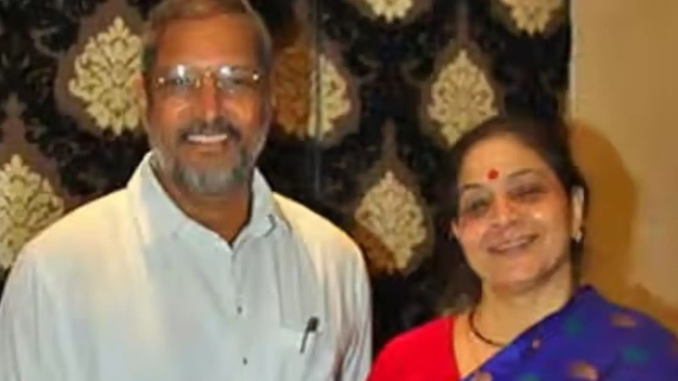 nana patekar wife
