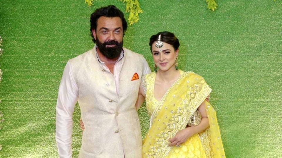 bobby deol wife