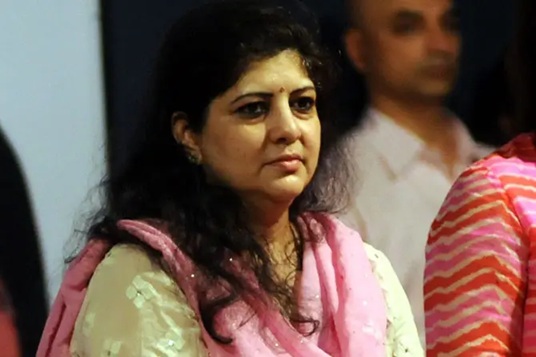 raj thackeray wife
