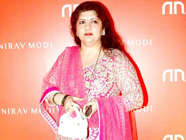 raj thackeray wife