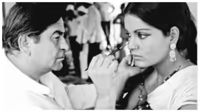 zeenat aman age